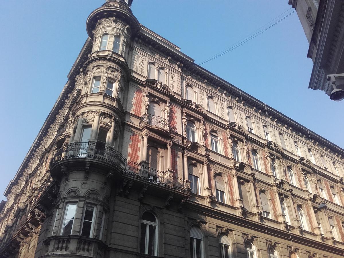 Black Dog Hostel Budapest Exteriör bild