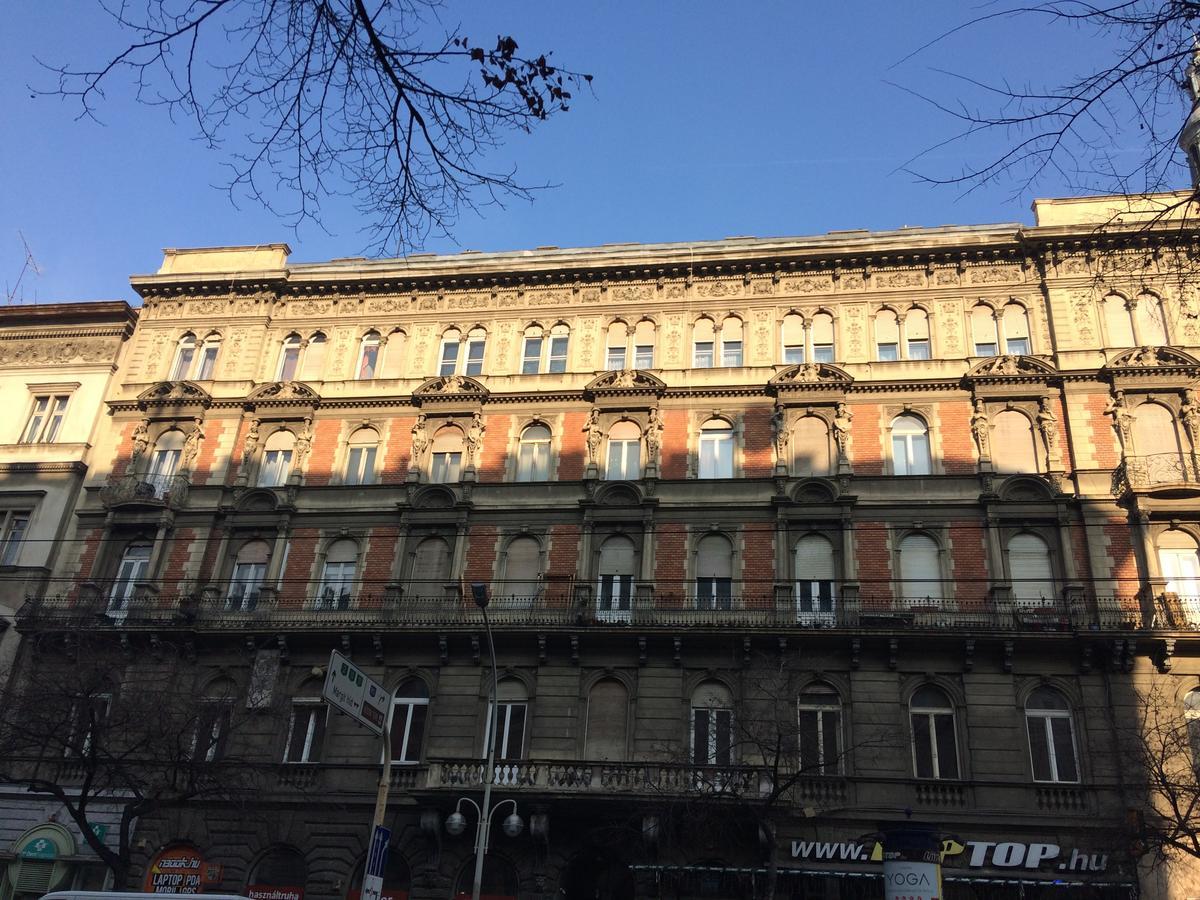 Black Dog Hostel Budapest Exteriör bild